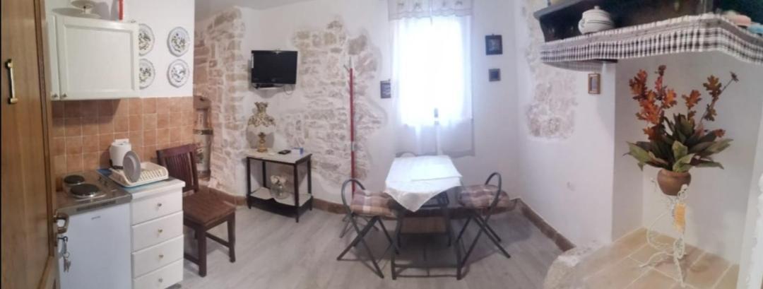 Apartment Giulio - 10Mt To The Beach Rovinj Exterior foto